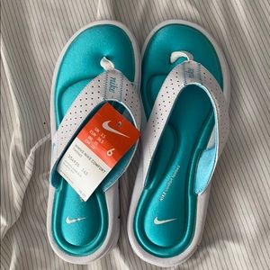 NWT Nike sandals